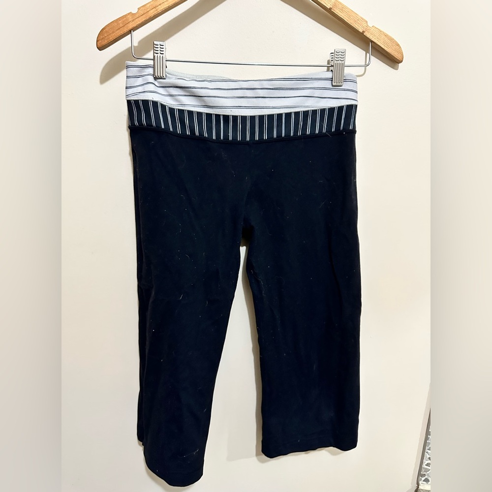 2007 Era Crop Lululemon Black Striped Leggings